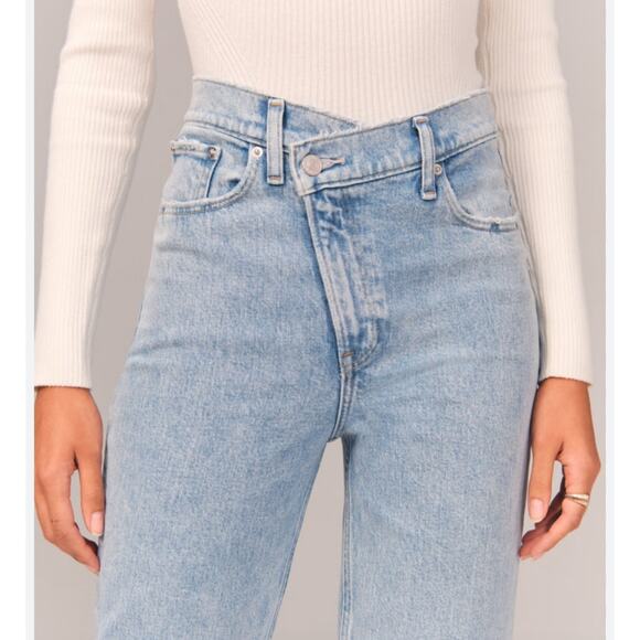 Abercrombie & Fitch The 90 Straight Leg Ultra High Rise Washed Blue Jeans Size 4 - Picture 2 of 12